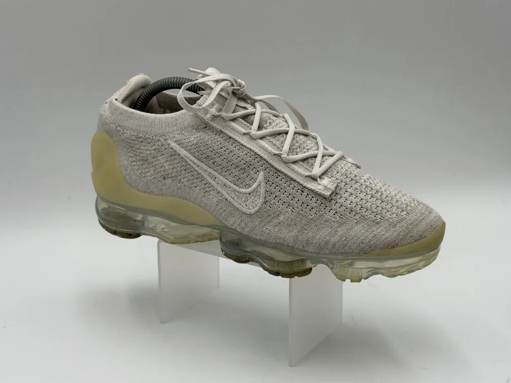 Nike Air VaporMax Flyknit Womens Size 10 Gray Running Shoes DJ9975-101